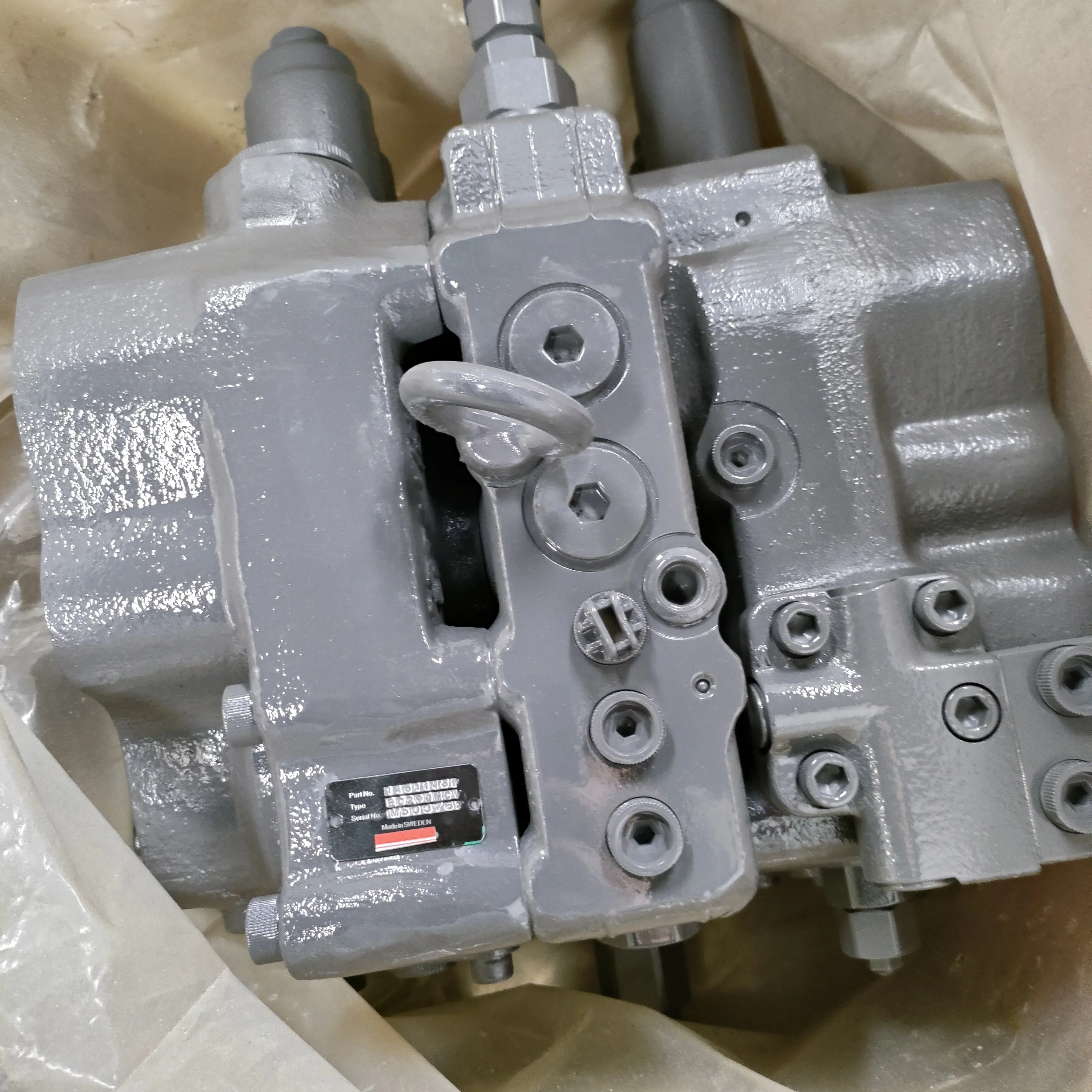 Excavator Hydraulic Parts VOE 14511439 UX32-18 EC290B Main Control Valve