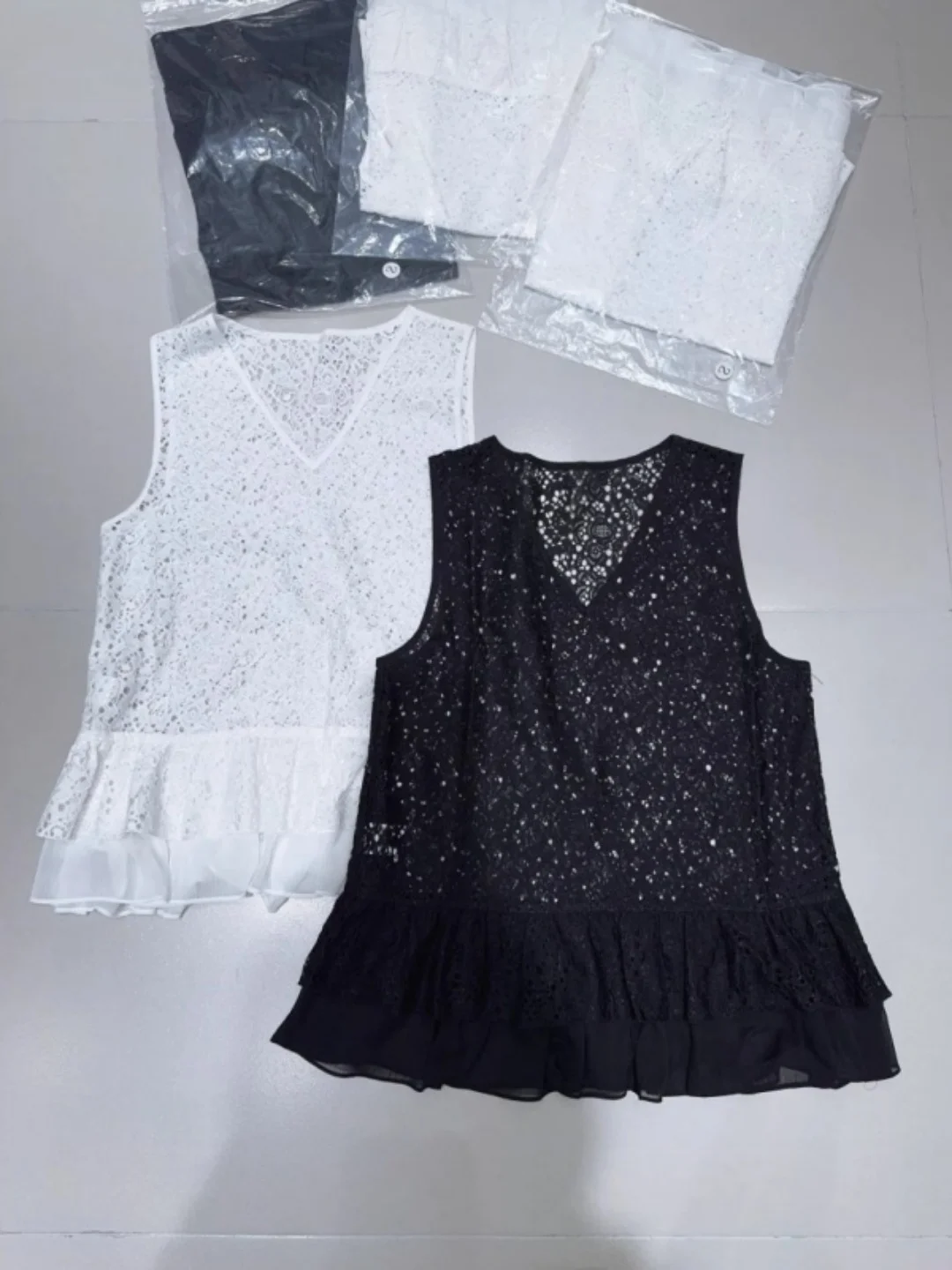 Extra Large 300 Pounds V-Neck Lace Hollow out Sleeveless Women's Tank Top Loose Fit Bordered Slimming Casual Style Summer Top
