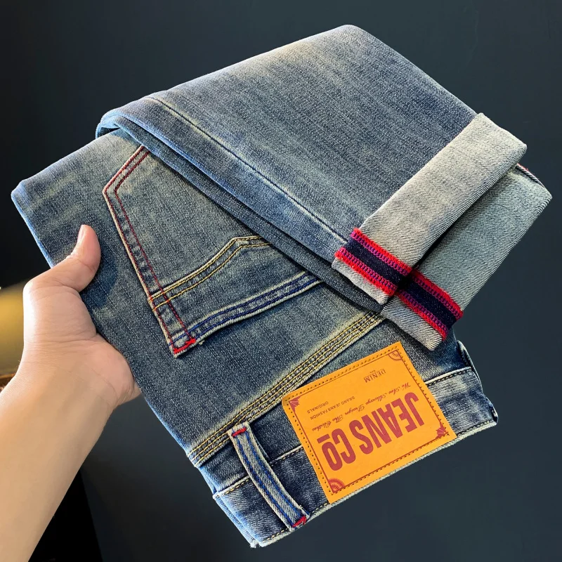 Tren jeans pria baru musim gugur 2025, celana kasual serbaguna berkualitas tinggi, dicuci, elastis, dan nyaman.