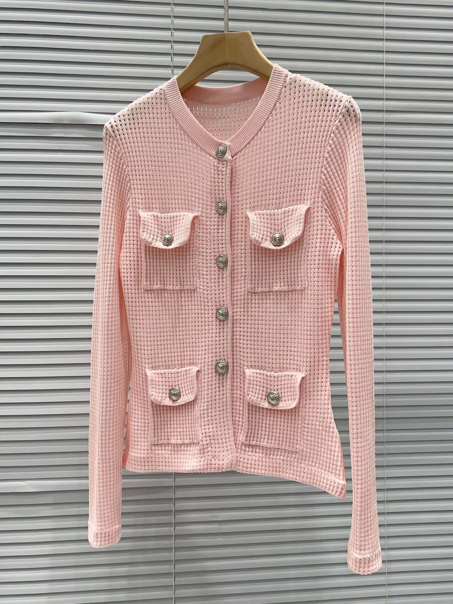 

High-End Knitted Long Sleeve round Neck Open Cardigan Women's Thin Style Fashionable Parisian Classy Gold Button Design Top