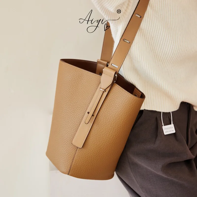 

Petrified Geode Clutch Bag with Resin Inlay Panels and Adjustable Chain for Business Dinners Manifesting Mineralized Elegance