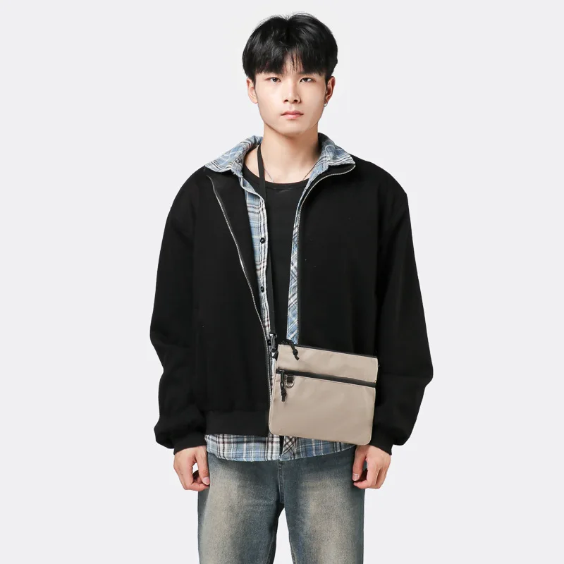 

Polyester lightweight men's crossbody small bag, simple student neck pouch for carrying essentials, commuter single-shoulder bag