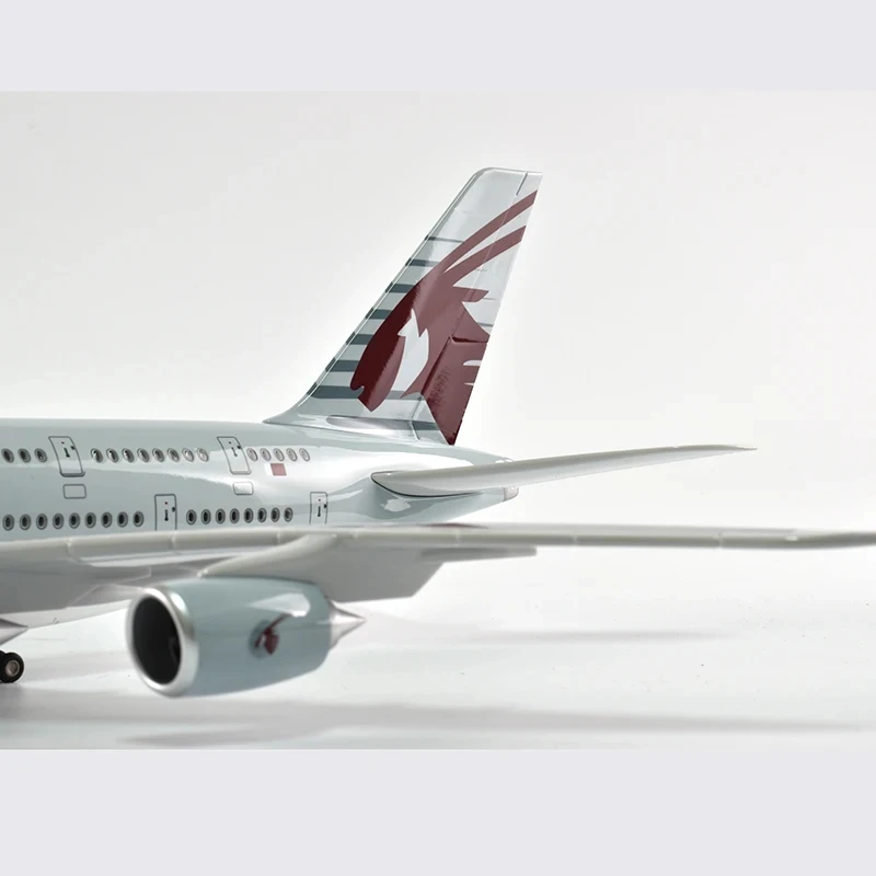 1:160 Scale Large Model Airplane Qatar A380 Plane Models Diecast Airplanes with LED Light for Collection or Gift