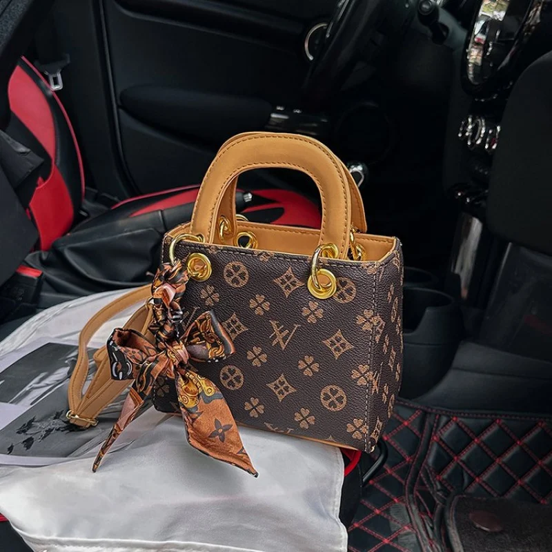 

Stylish Crossbody Shoulder Bag Women's Leather Handbag Luxury Designer Tote Ladies Purse Trendy Versatile