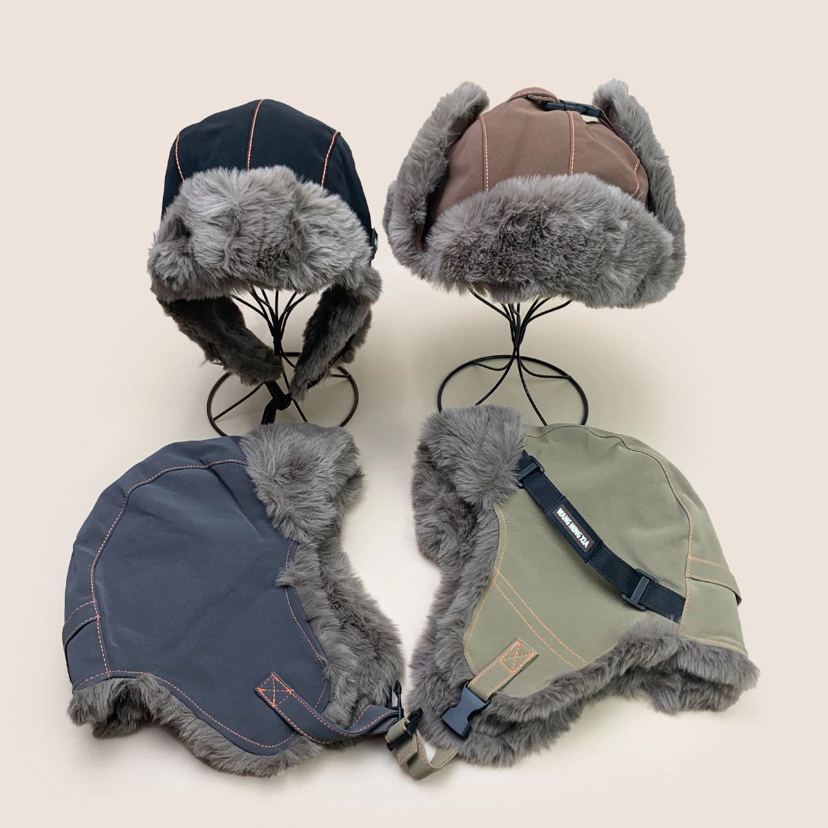 

Retro Matte Texture Letter Bomber Hats Autumn Winter Cycling Unisex Warm Outdoor Versatile Ear Protection Fashion ins Pilot Hats