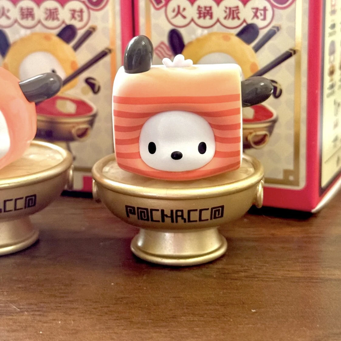 Figurines de dessin animé Pochacco originales, série Hotpot Party, boîte aveugle tendance, modèle cadeau mignon, poupée de décoration, jouets d'action de dessin animé