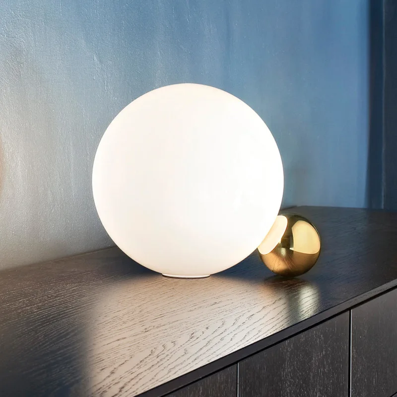 Nordic Glass Ball White Table Lamp Simple Golden Hardware Bedroom Living room Bedside Decoration LED E14 Lighting Desk Lamp