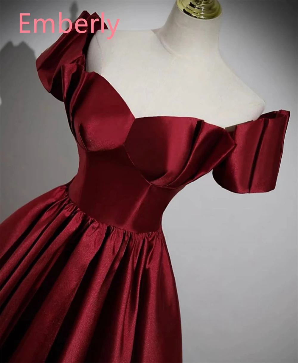 ที่กําหนดเองอย่างเป็นทางการ Burgundy ซาตินชุดราตรีคอปิดไหล่แขนกุดชุดคุณภาพสูง Celebrity Gowns