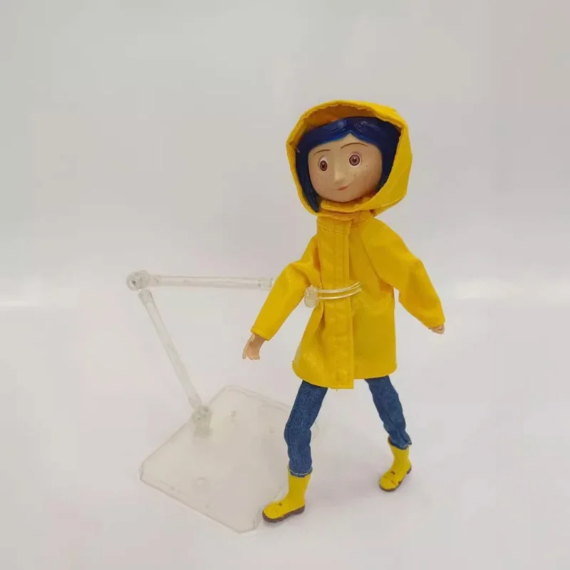 Nueva Figura de Coraline, Figuras de Anime Neca, Figura de PVC con Impermeable, Estatua de 7 Pulgadas, Muñeca Modelo, Adorno de Escritorio, Juguete para Niños, Regalo