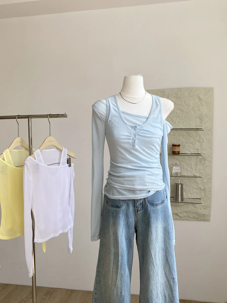 Conjunto de Dos Piezas de Moda Primavera 2025: Camiseta de Manga Larga con Hombros Descubiertos y Diseño de Chaleco Interior para Mujer