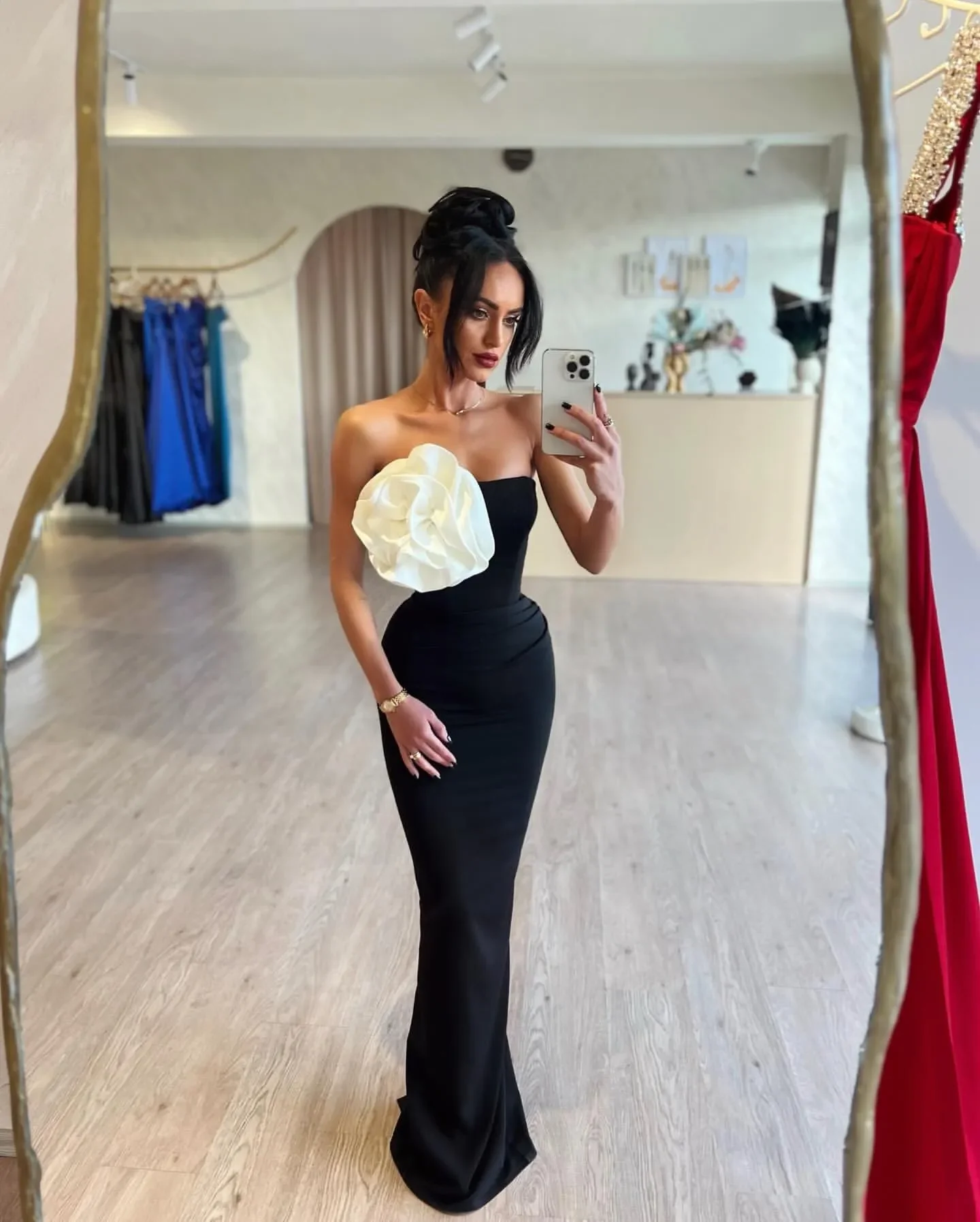 

Customized Black White Mermaid Prom Dress Strapless Floral Peplum Evening Dresses for Special Occasions Party Gowns 2025