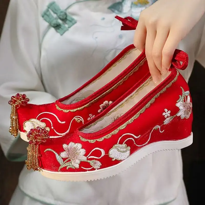 

Woman Increased Internal Embroidered Shoes Shallow Ankle Strap Cocked Shoes Toe String Bead Tassel Red Wedding Shoes Hanfu Shoes