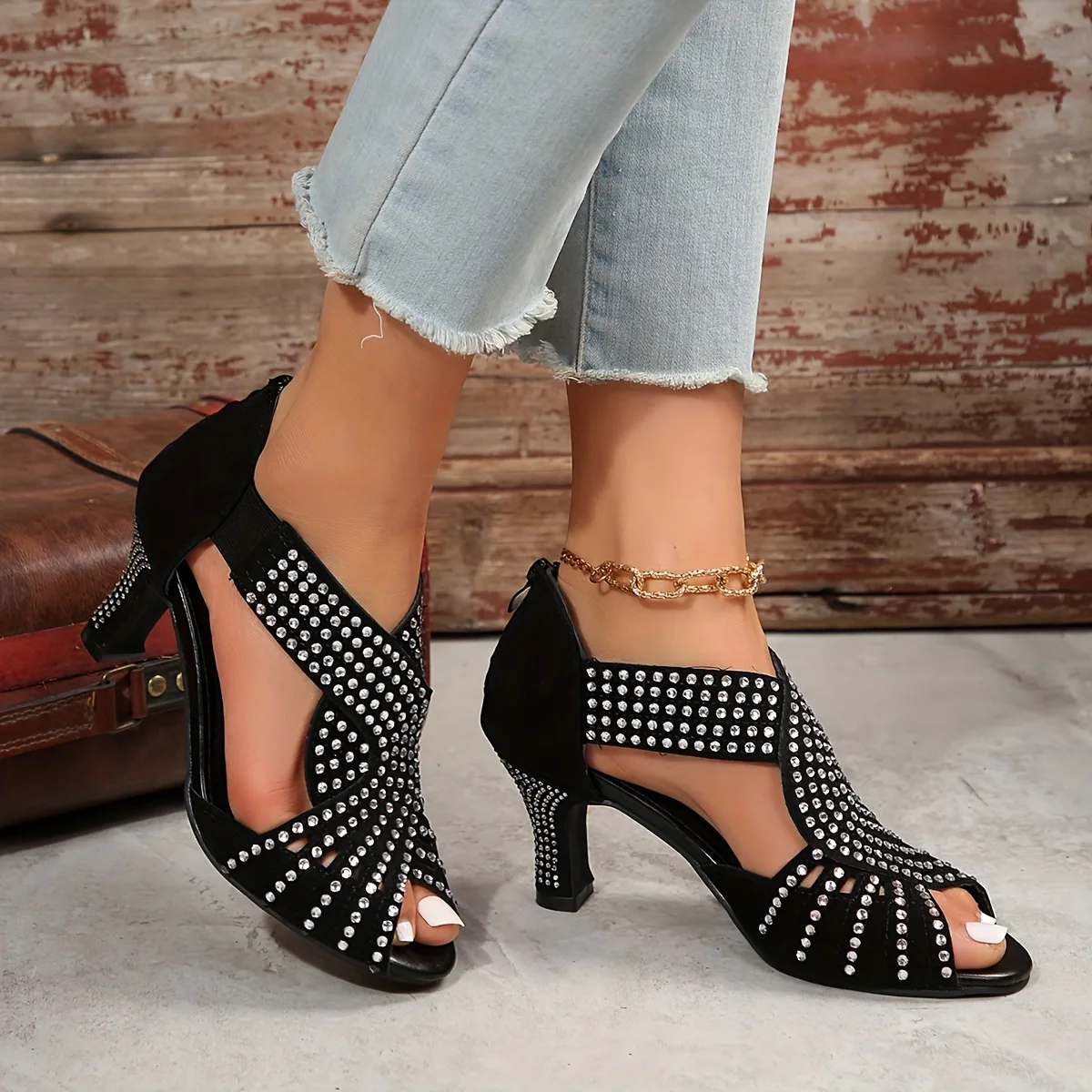 

Summer New 2025 Women's Shoes, Overseas Large Size Thin Heel Rhinestone Hollow Fish Mouth Zipper Sandals