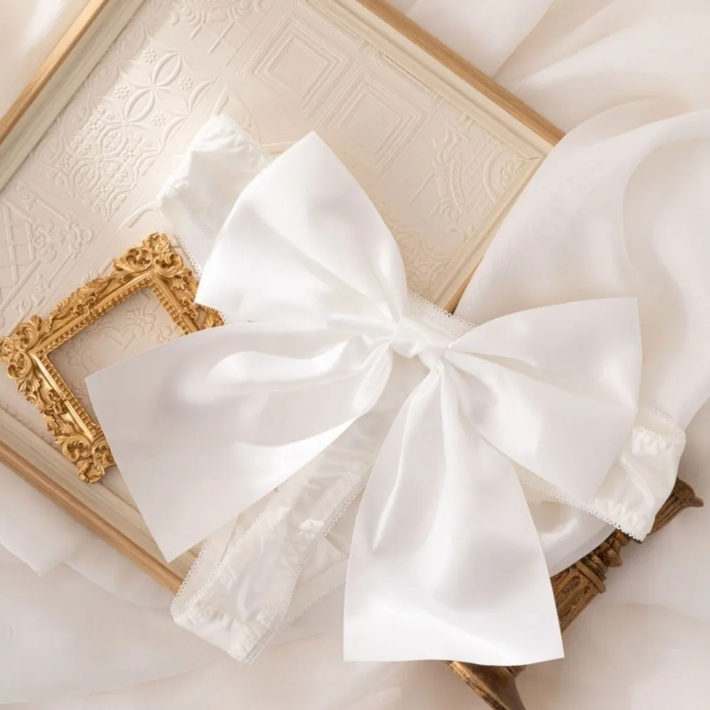 

Sweet Low Waist Bow Ice Silk Panties Traceless Fashion Bowknot Briefs Women Lingerie Black White Red Big Bow Underpants Ladies