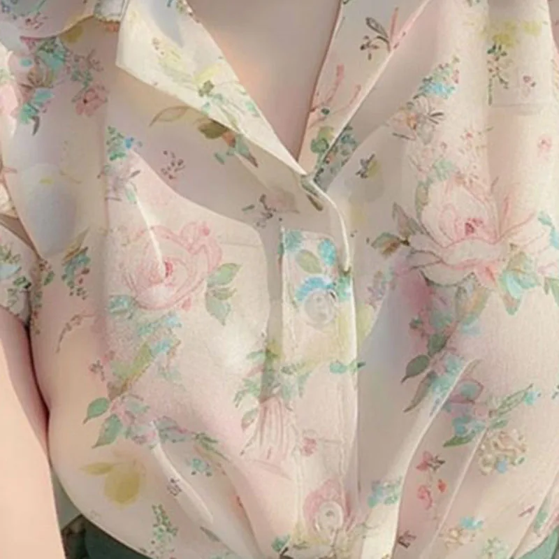 Chiffon shirt women's 2024 new tea break French fashion floral short-sleeved shirt printed chic temperament top.