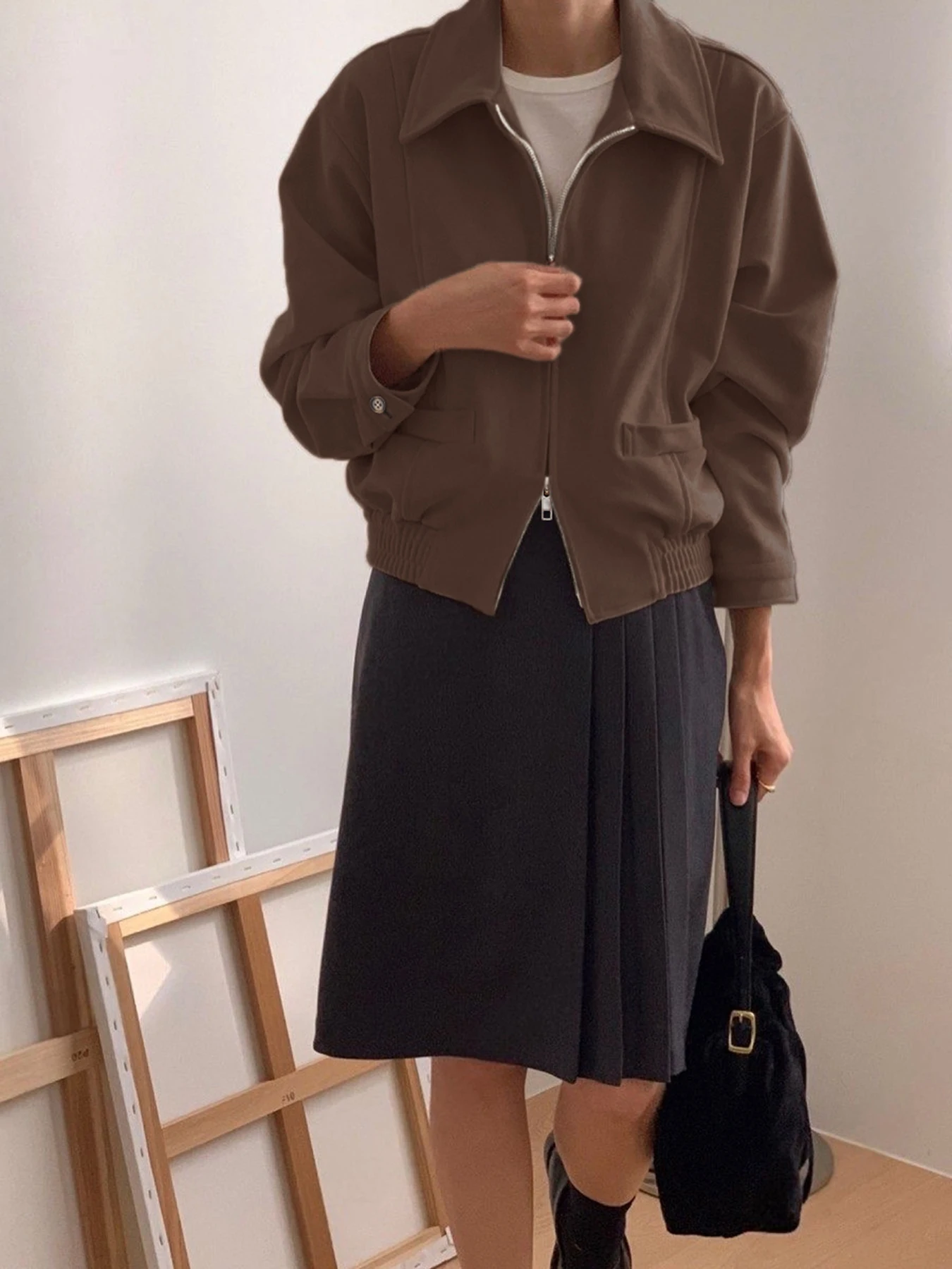 سترة دراجة نارية كلاسيكية بنية عصرية وعصرية للنساء في خريف التجارة عبر الحدود من أوروبا وأمريكا