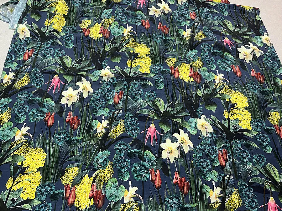 Designer Cloth 30 Momme Elastic Heavy Crepe Silk Clothing Fabric Strong Cyan Bottom Full Flower Spray Painting Silk Fabric DIY