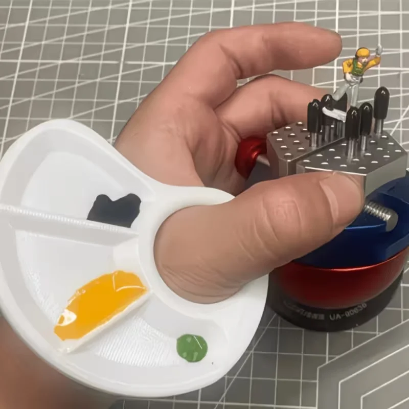 Durable Plastic Thumb Palette with Scratch-Resistant Wear-Resistant Surface Crafts Smooth Rounded Design for Easy Use