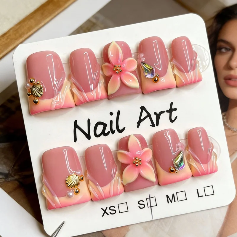 unhas-posticas-quadradas-rosa-nude-feitas-a-mao-com-efeito-3d-de-plumeria-concha-perola-e-strass-gradiente-frances-reutilizaveis-para-o-verao-e-tema-oceano