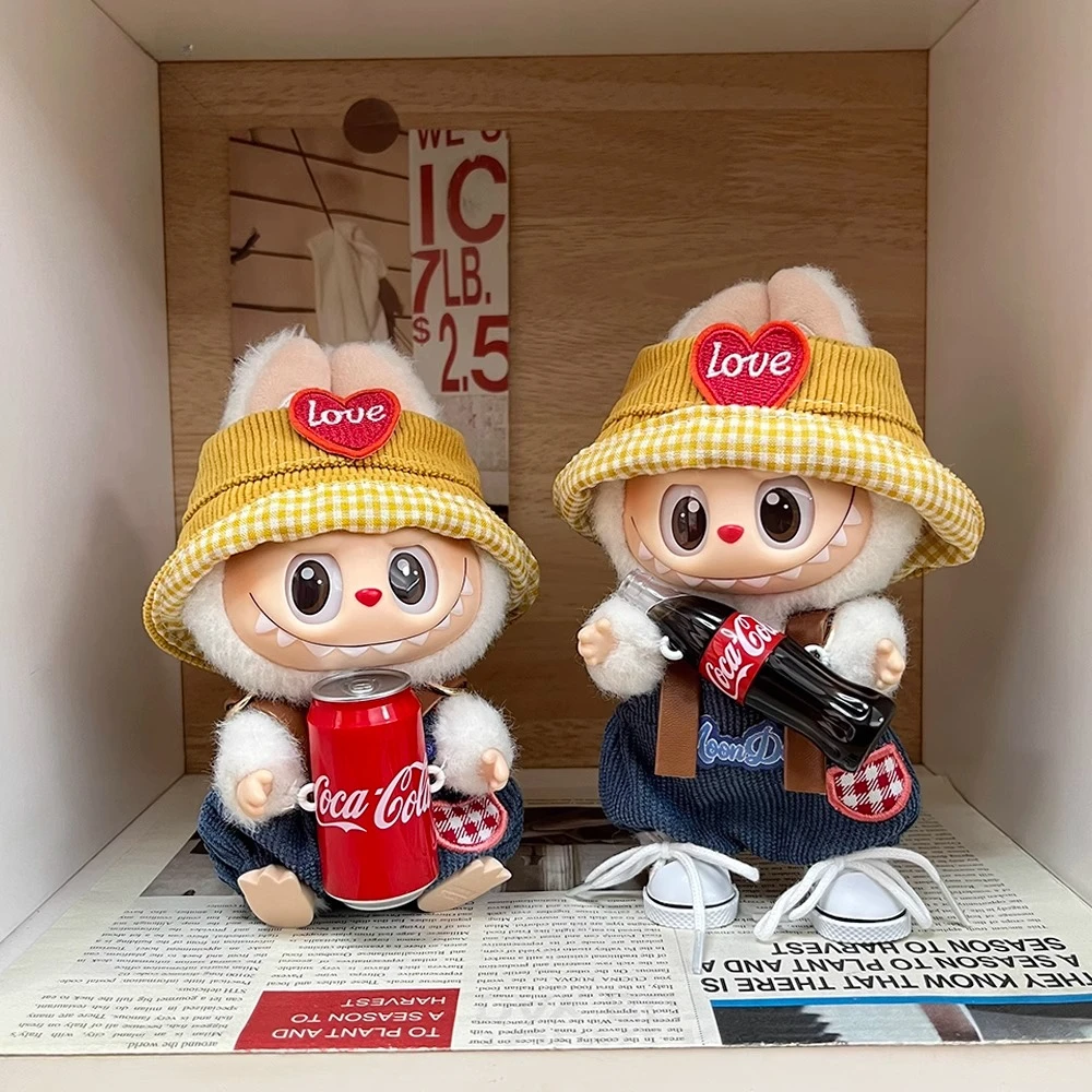 

Только кукольная одежда: серия Cola 1 — сидячие наряды Labubu, одежда, специальный встрях-сюрприз, рыбацкая шляпа, комбинезон, модный