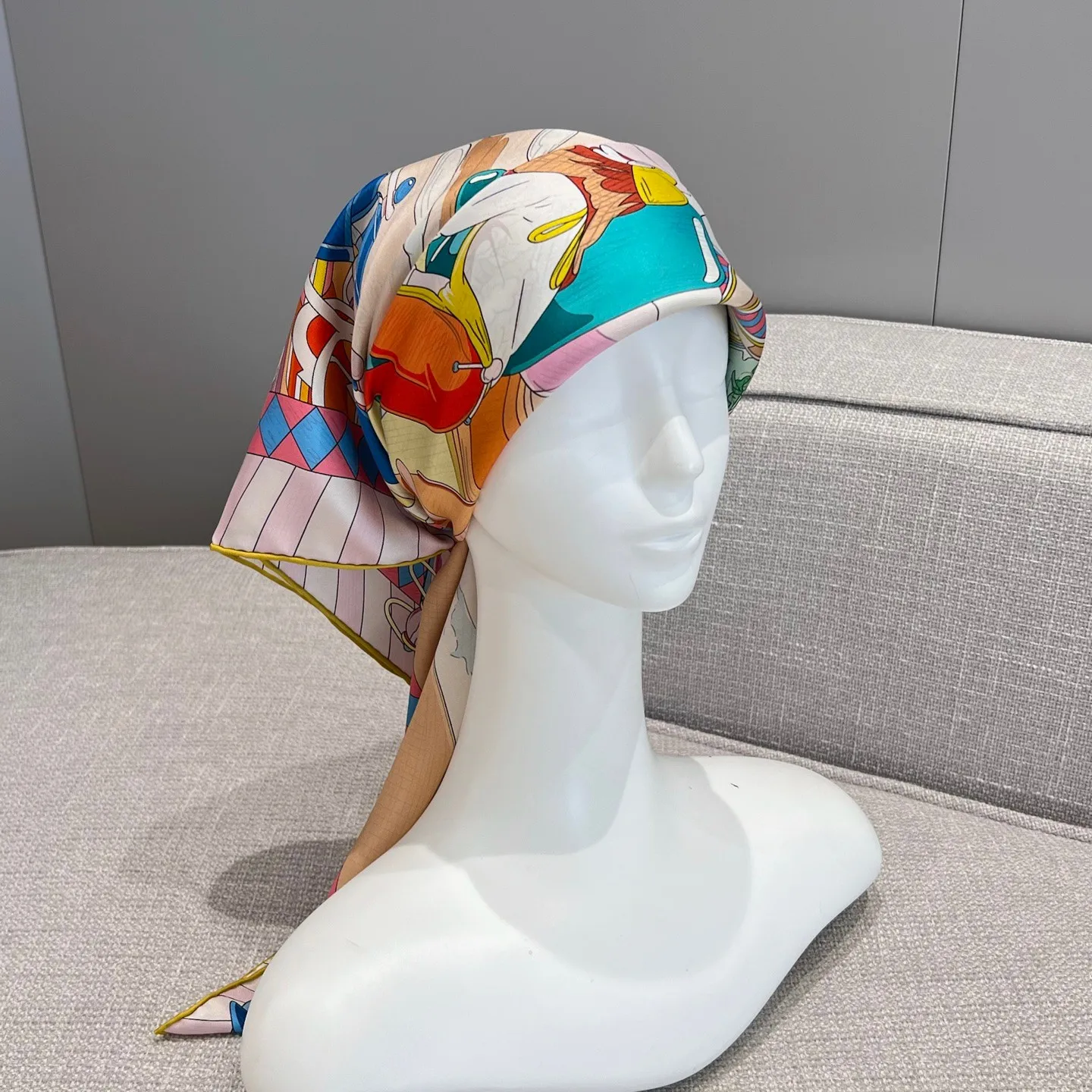 

High-Quality Luxury Women Scarf Versatile Square Scarf Versatile Double-Sided Printed Silk Scarf Vintage Silk Scarf Holiday Gift