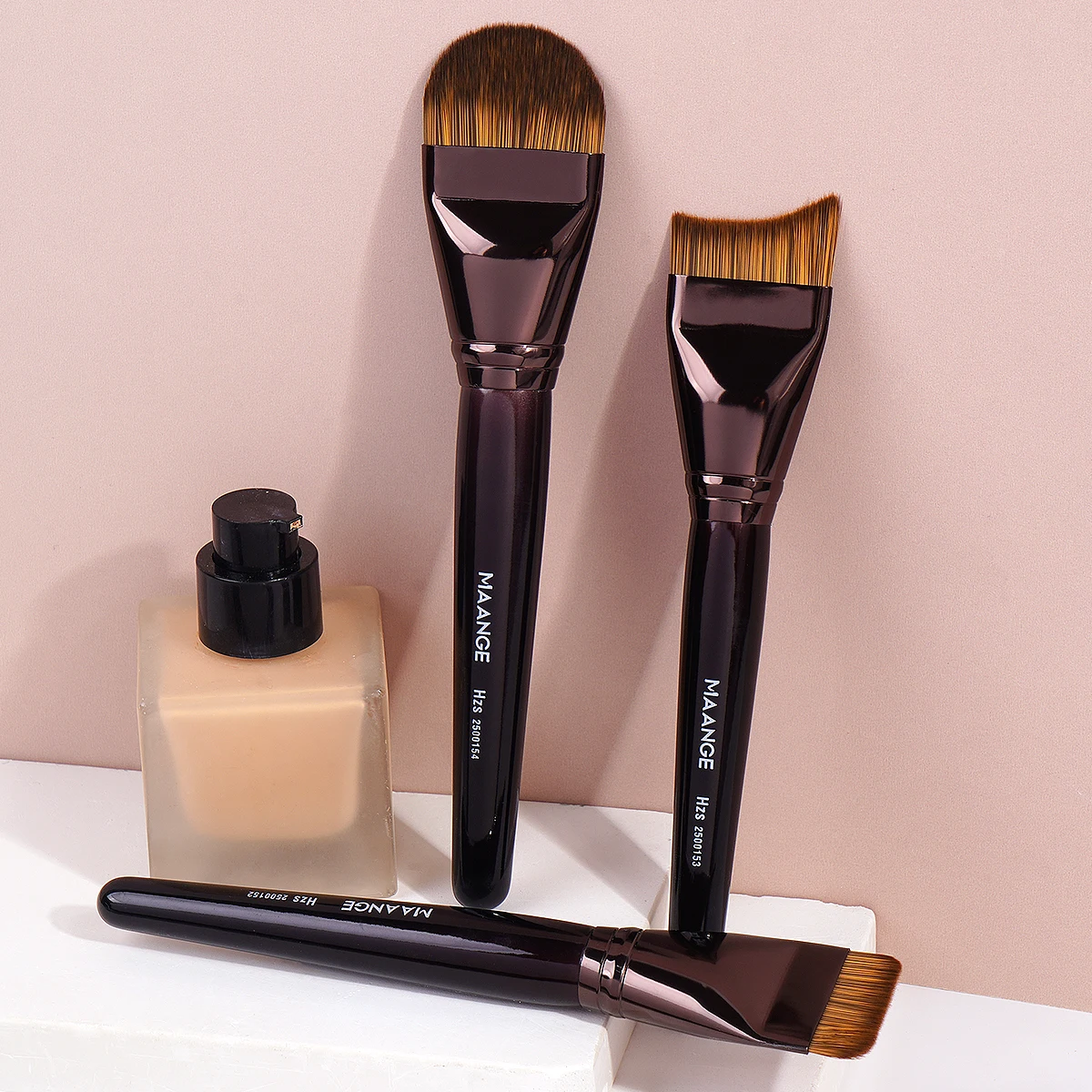 MAANEG Professional Foundation Makeup Brushes 3pcs Flat Curved Kabuki Brushes for Liquid Cream Contouring Flawless Beauty Tools
