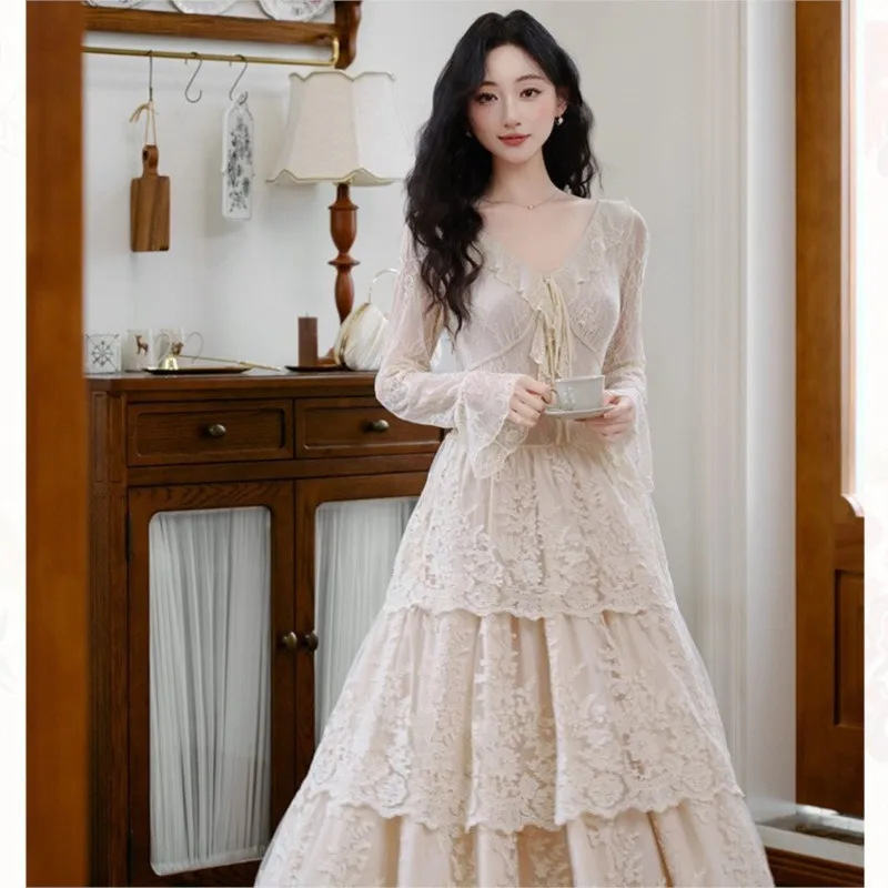 2026 New French Retro Light Wedding Dress Three-Layer Tower Lace Cake Dress Heavy Industry Lotus Leaf Temperament Long Dress