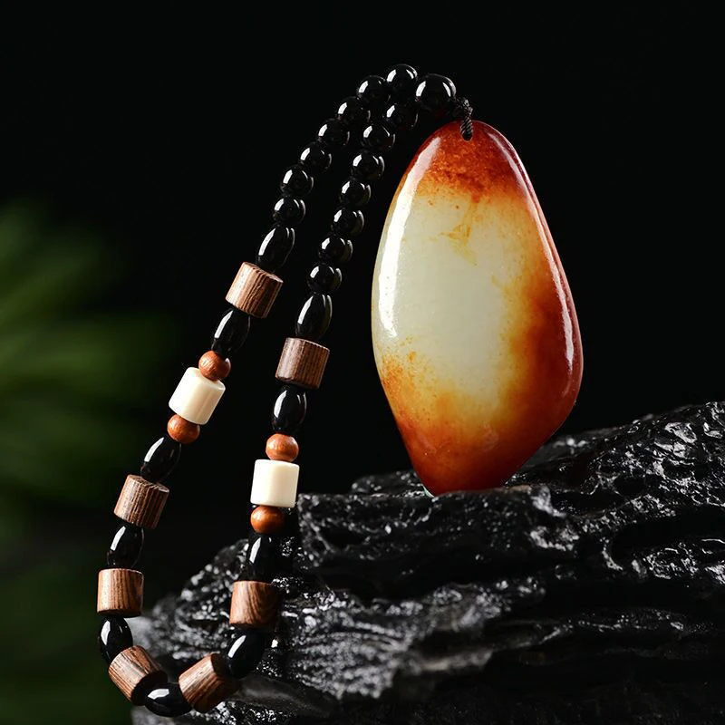 Wholesale large-sized Hetian jade raw stones, hand-held pieces, jujube red Hetian pendants, jade necklaces, oil-smooth and delic