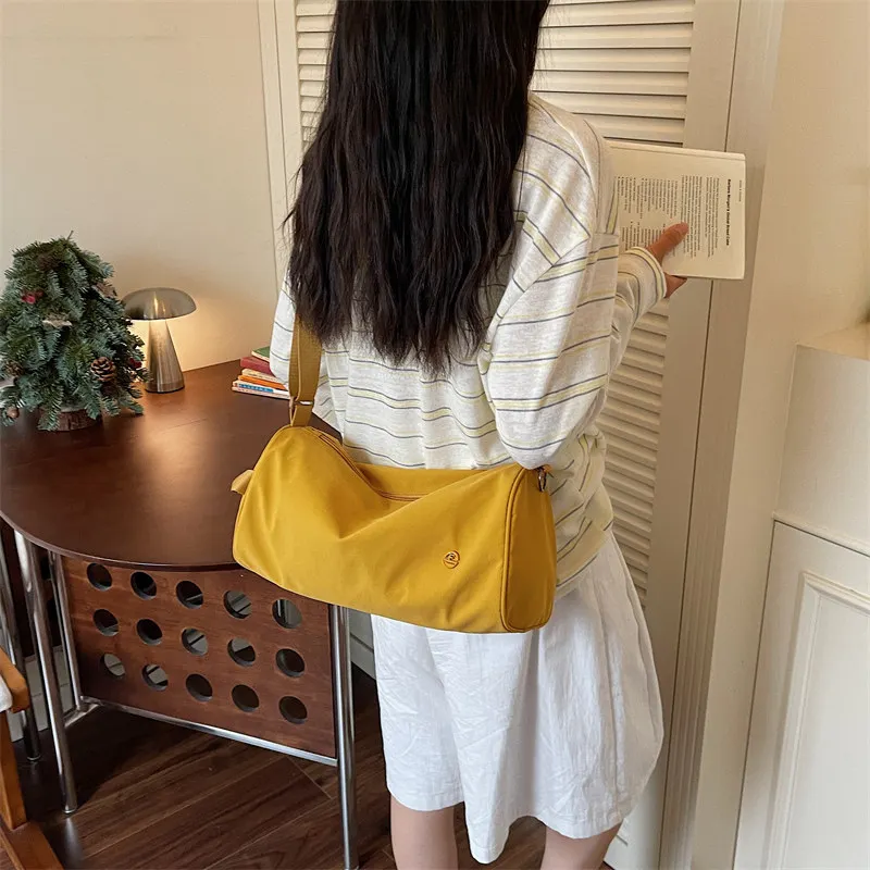 Korean StyleinsLarge-capacity women's shoulder bag, versatile casual simple crossbody bag, solid color canvas pillow bag