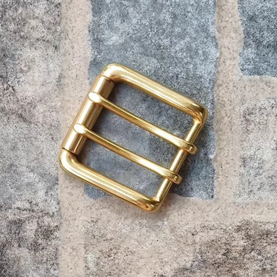 

Leather and leather goods hardware accessories, solid copper wheel studs, buckle clasps, classic brass roller buckles, 38mm.