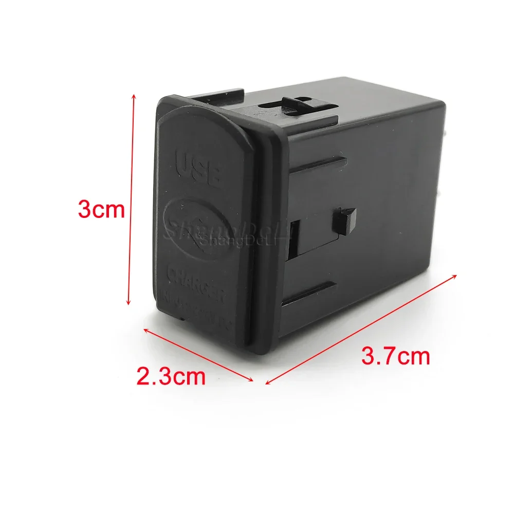 Car charger dual fast charge USB Phone Charging Outlet Power Adapter for nissan XTRAIL T32 rogue QASHQAI J11 Serena C26 C27