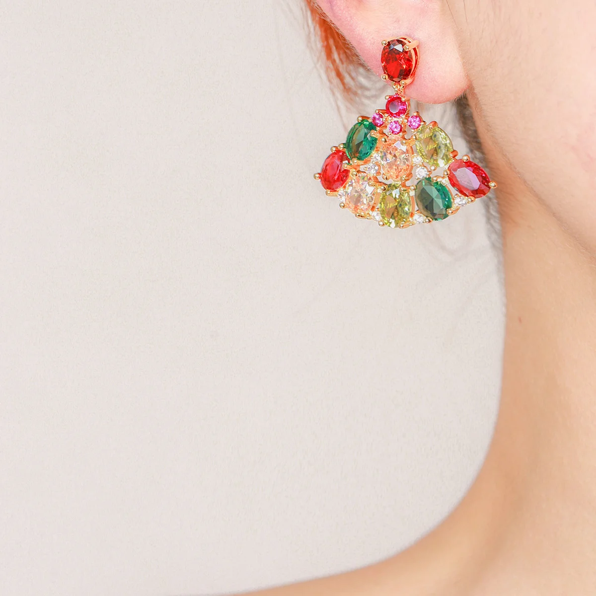 Newly released retro court-style ear pendants in fan-shaped hollow design - exquisite and glamorous jewelry for the ears.