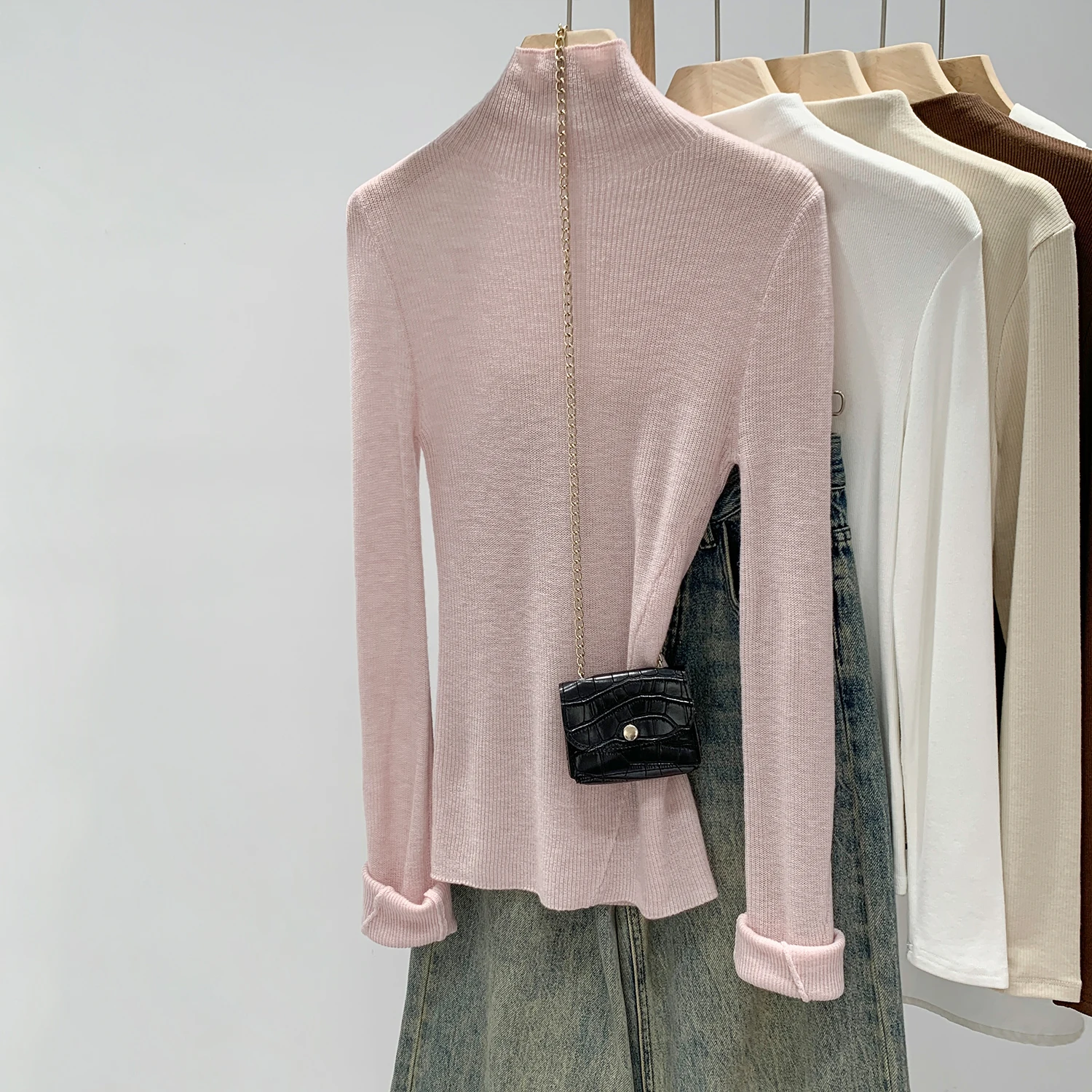 

Розовый вязаный свитер с высоким воротником для женщин, модный осенне-зимний топ с длинными рукавами, повседневный, удобный, из нейлоновой смеси