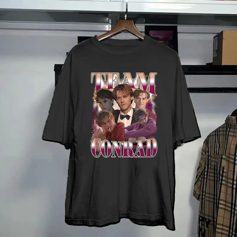 خمر كونراد فيشر الفتاة عشاء مروحة قميص فريق كونراد الصيف تحولت جميلة المحملة ريترو الرومانسية Y2k تي شيرت جرافيك #4