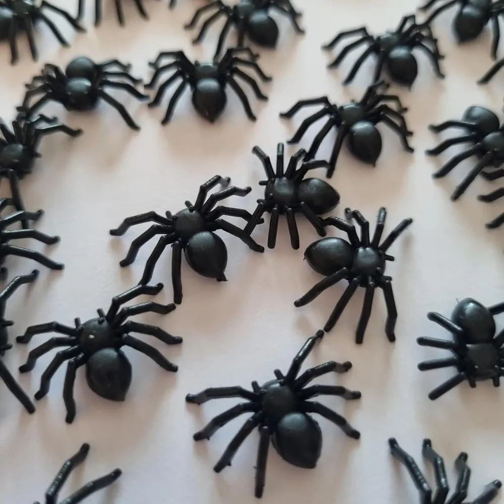 2 Packs Realistic Plastic Fake Spiders, Total 12 Pieces (4 Large 8 Small) 2.2CM Mini Black Spider Prank Toys, Halloween Party Decor Trick Joke Props for Haunted House Yard Table DIY Ornament
