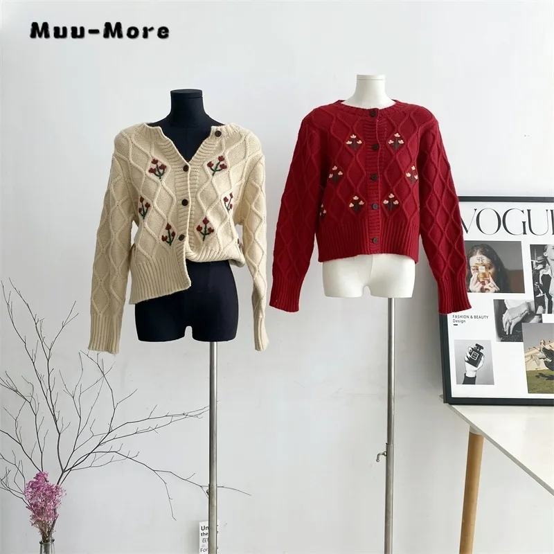 

Women's Solid Color Vintage Rhombus Twist Single Breasted Elegant Little Flower Embroidery Knitted Cardigan Autumn Winter 2023