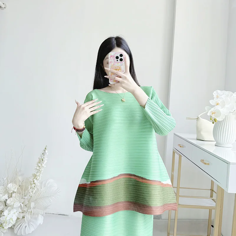 Model Miyake Pleated Counter Fashion Warna Tabrak Kotak-kotak Elegan Atasan Musim Semi + Rok Lipit Set Dua Potong Musim Panas Baru 2025