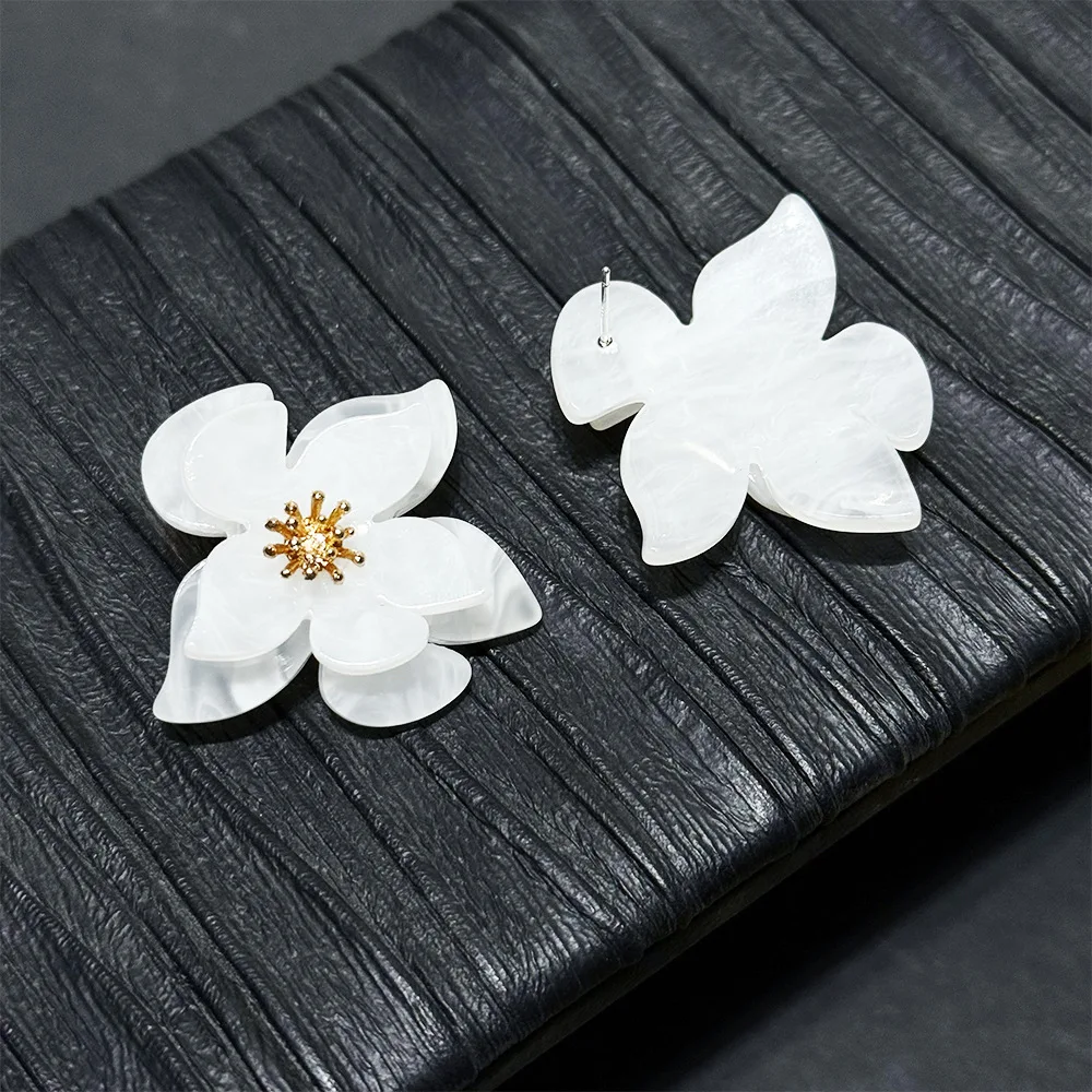 New simple design acrylic smudged flower S925 silver needle earrings, fashionable and high-end women's earrings