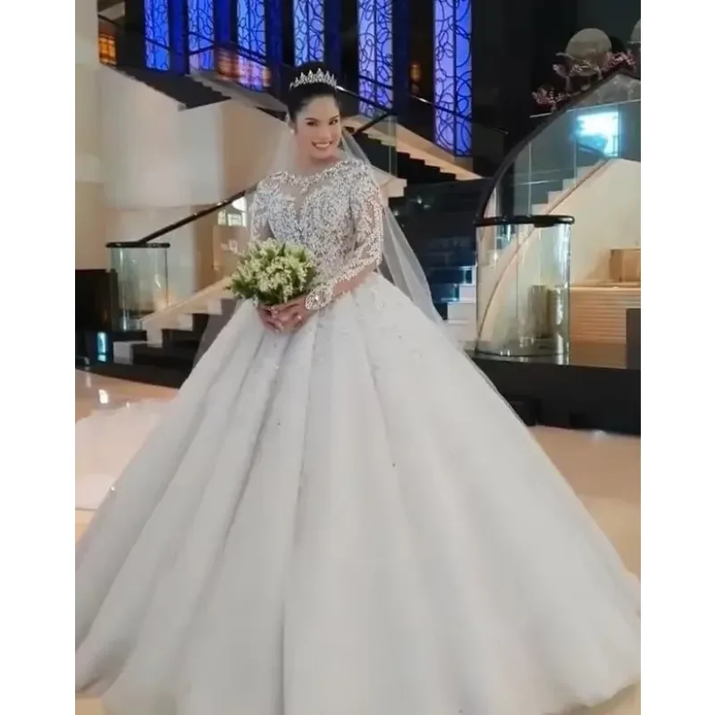 カスタマイズされた中国のオーダーメイドデザイン、お客様の写真に合わせてカスタマイズされた純白の花嫁のウェディングドレス2023