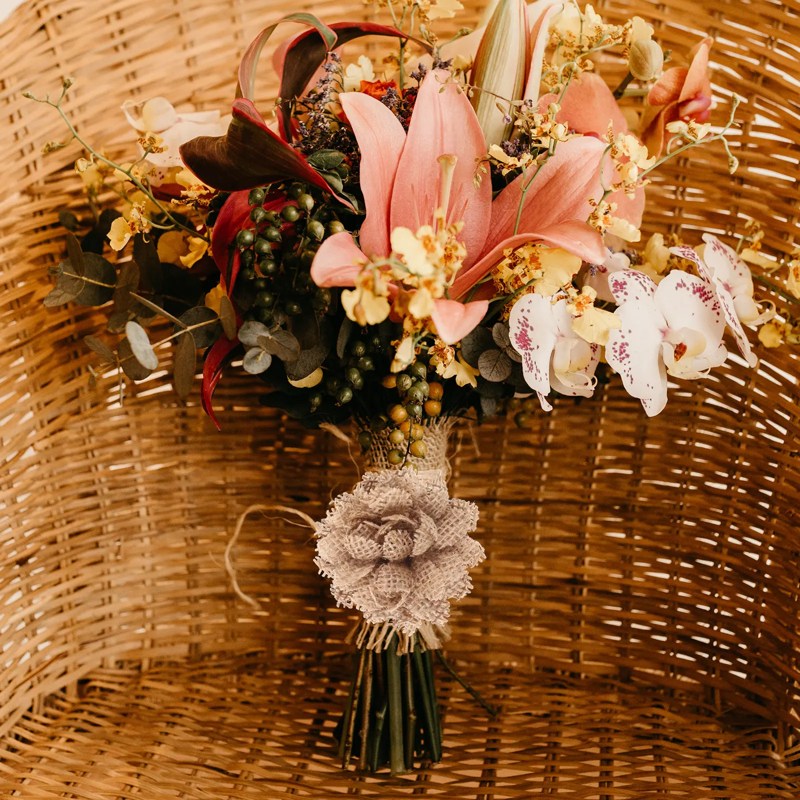 

5 Pcs Chrysanthemums Wedding Burlap Decoration 10cm Brown Simple Rose Decoration for Christmas Wedding Party Festivals DIY