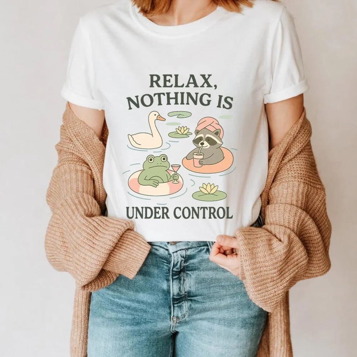 Camiseta Relax Nothing Is Under Control, camiseta de moda, camiseta única para regalo, camisetas divertidas con diseño de mapache, ganso y rana, ropa de mujer, moda