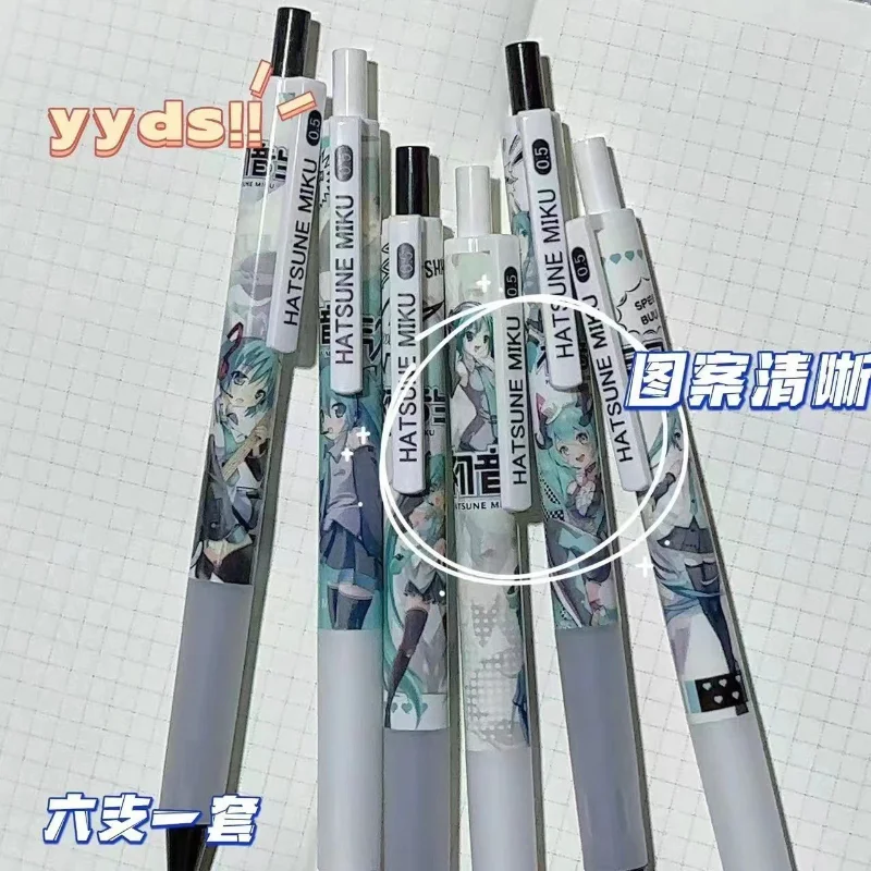 6 Stück/Set Miku Anime Zubehör 0,5mm Schwarzer Neutraler Stift Kawaii Kreativer Schnelltrocknender Kunststoff-Druckgelstift Fangeschenk für Fans – Detail 5