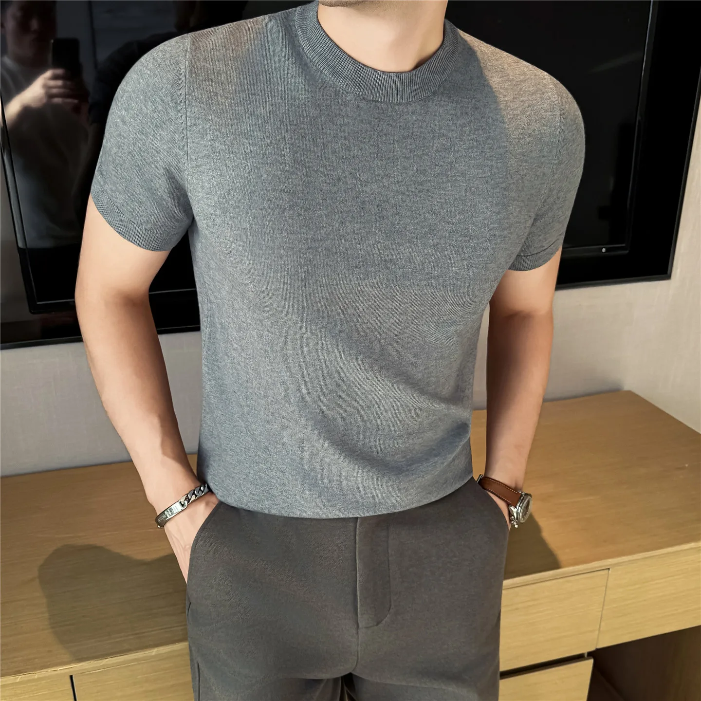 GRAY