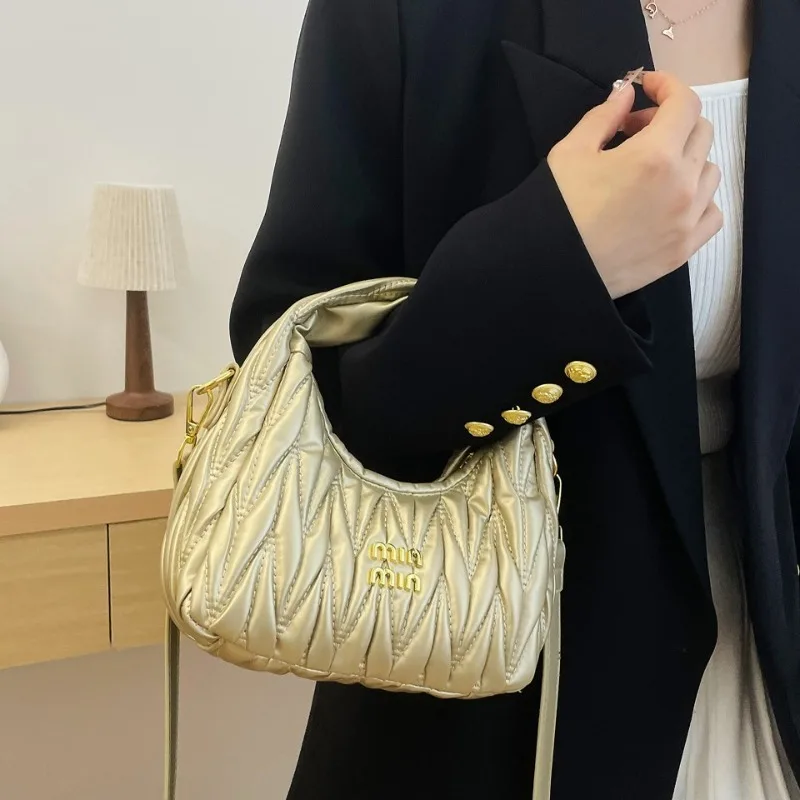 

Elegant Retro Women Shoulder Bag PU Leather Vintage Design with Inner Pocket for Commuting and Day Trip