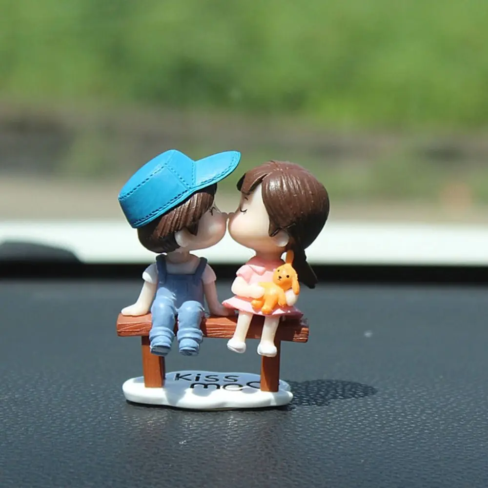 Home Decor Car Ornaments Cartoon Creative Cartoon Couples Model Toys Cute Resin Kiss Balloon Action Figure Car Decoration