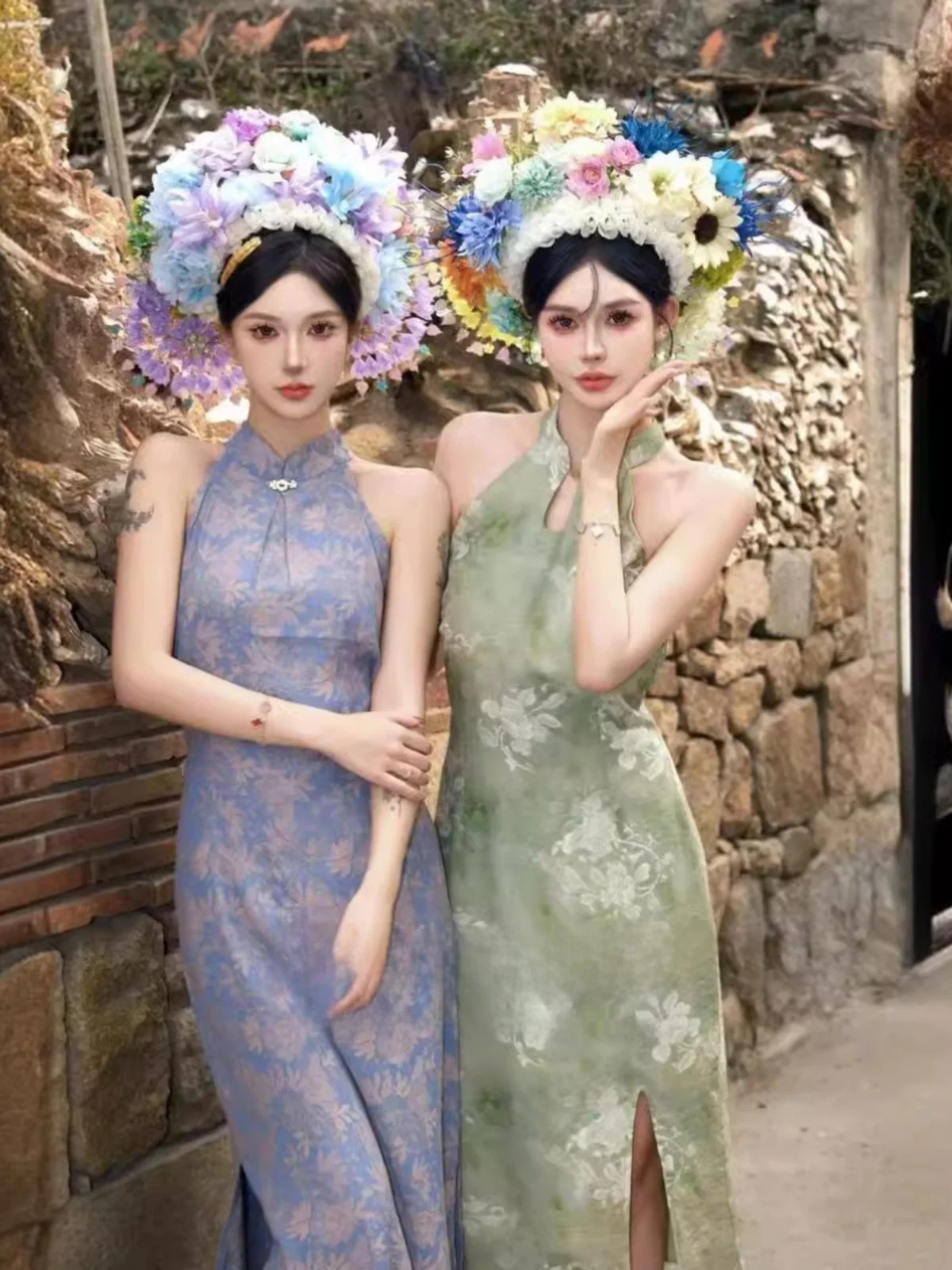 

Floral Hairpin Outdoors Travel Photography Retro Ethnic Style Women's Traditional Costume Friend Pairing Shoot