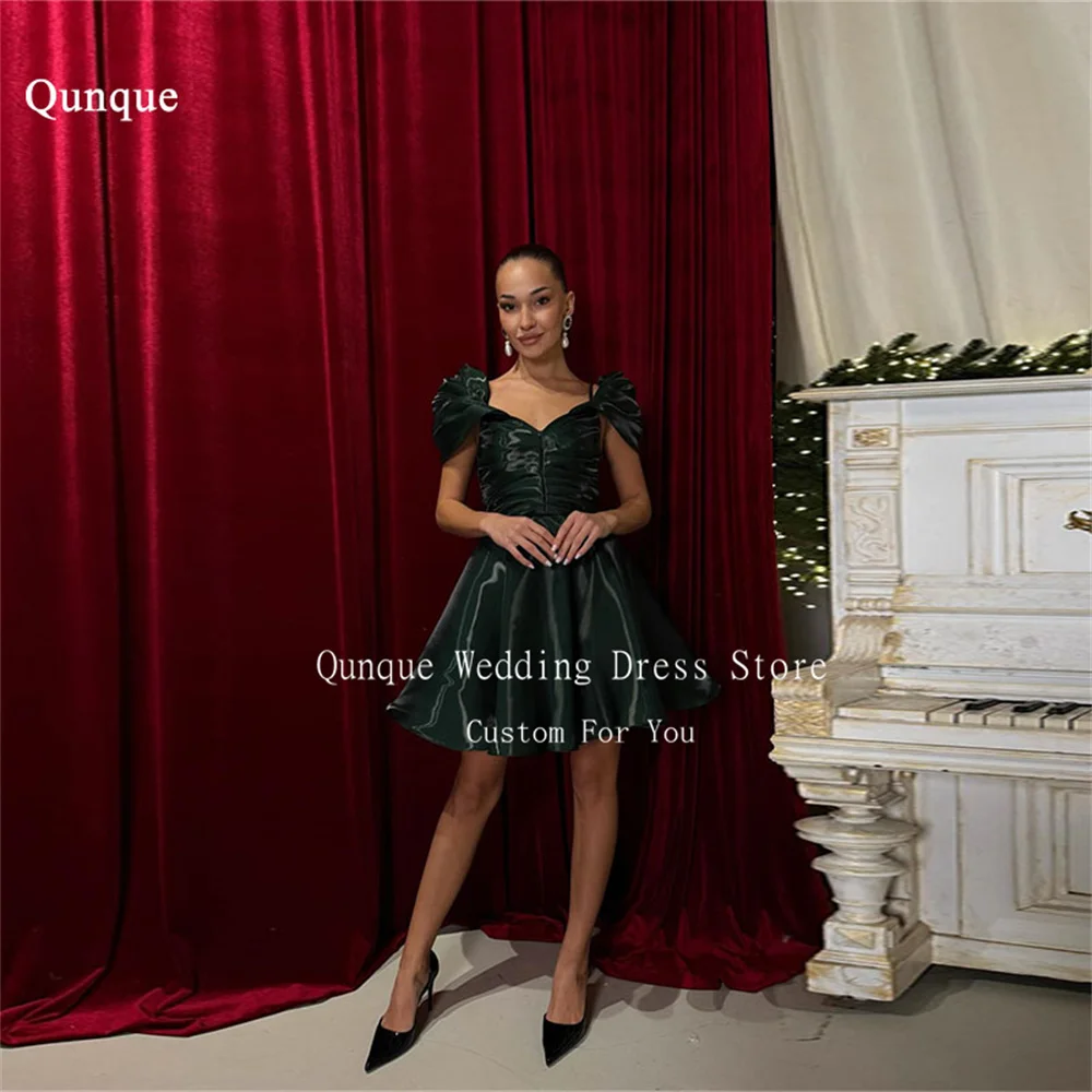 Qunque Dunkelgrünes Satin-Abschlussballkleid, Mini-A-Linie, Flügelärmel, Geburtstagskleider für Damen, rückenfreie, kurze Galakleider, individuell gestaltet