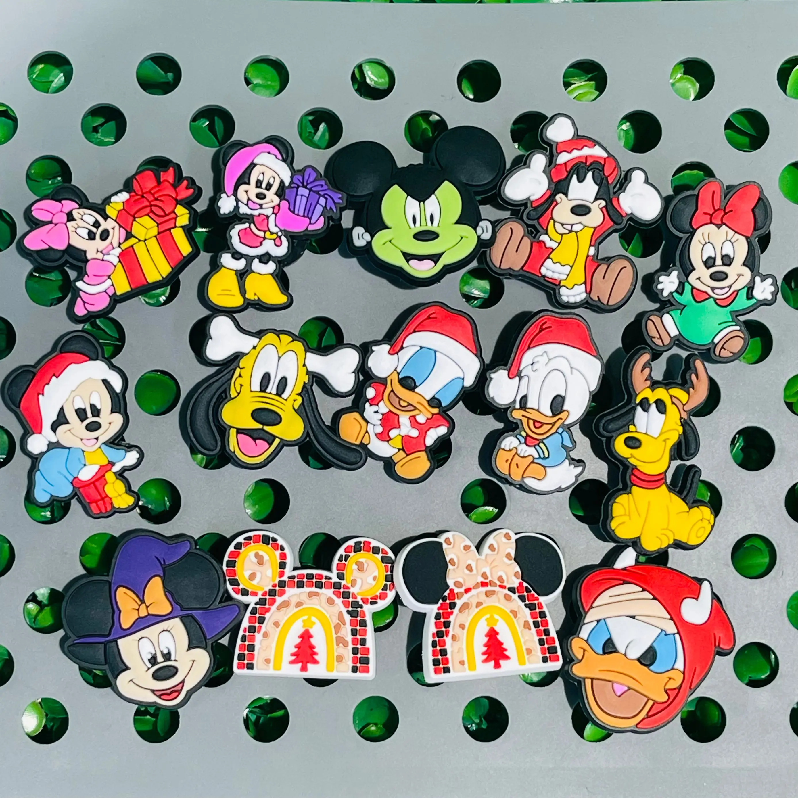 

1-14Pcs Christmas Disney Mickey Shoes Buckle Charms Donald Duck Kids Favorite Cartoon Clog Ornaments Fit Holiday Gift