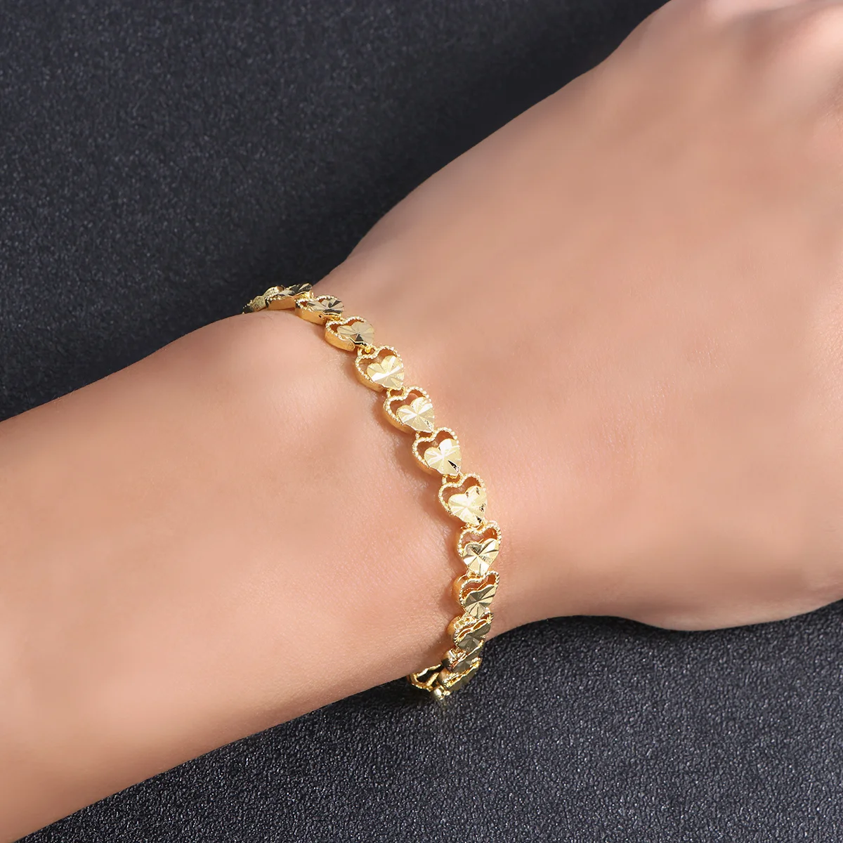 

Copper Heart Shaped Gold Plated Bracelet Lightweight Comfortable Jewelry Gift for Women Girls Classic Stylish Copper Bracelets