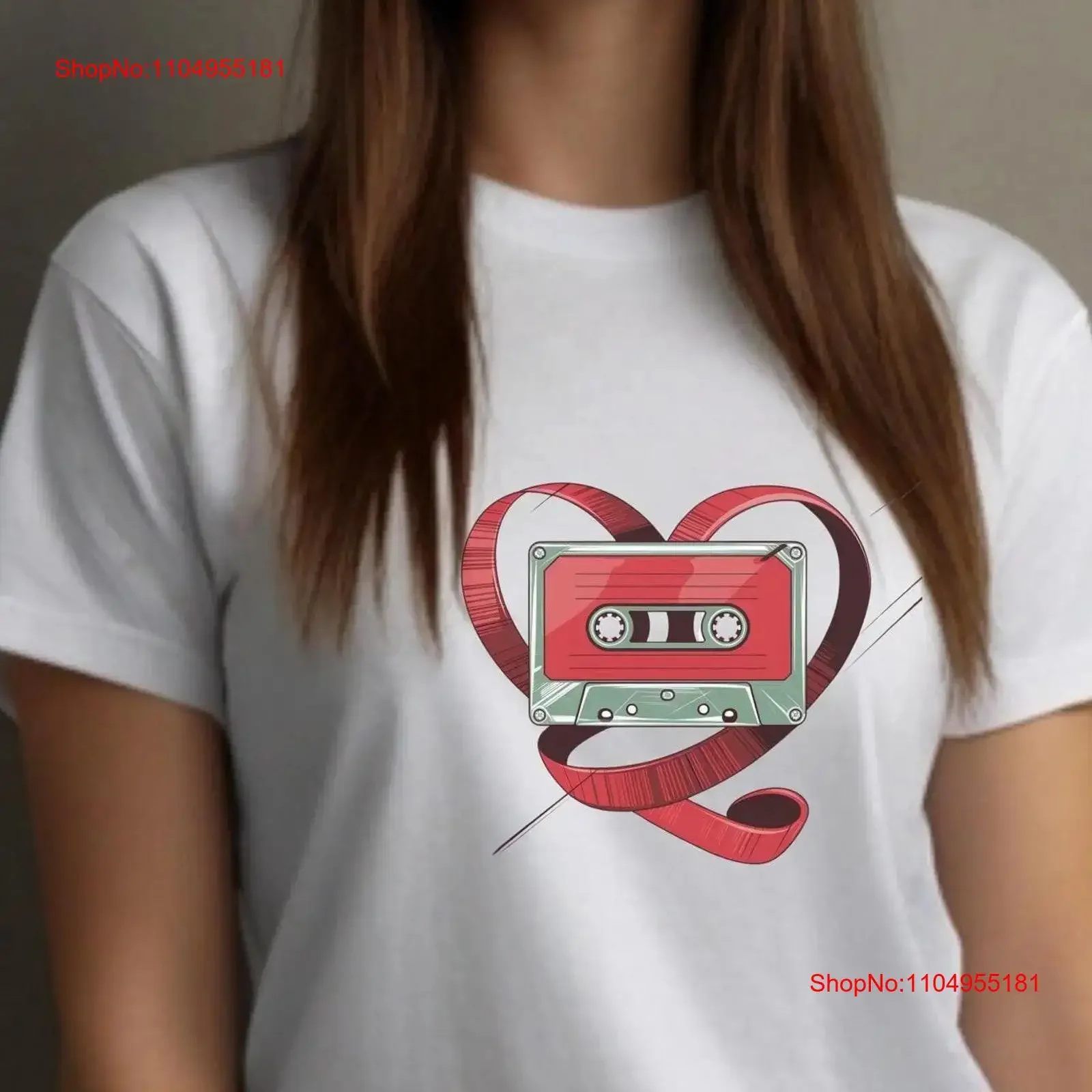 

Футболка с сердечком в стиле ретро, винтажная футболка для любителей музыки, ностальгический дизайн 80-х годов, идеально подходит для энтузиастов, винтажная стираная мода